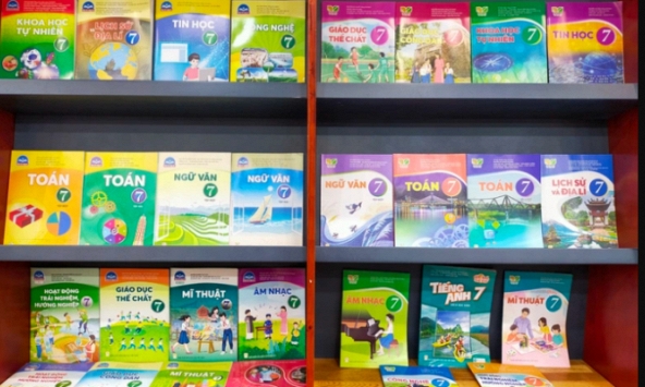 Điều chỉnh giá sách giáo khoa lớp 3, lớp 7 và lớp 10, có bộ tăng gấp 3