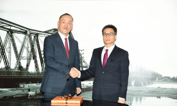 'Lần đầu tiên sau 2 năm tôi tự tin bỏ khẩu trang khi giao tiếp tại Việt Nam'