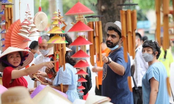 Bùng nổ’ sự kiện kỳ nghỉ ‘vàng’: Các địa phương ‘siết’ nạn chặt chém