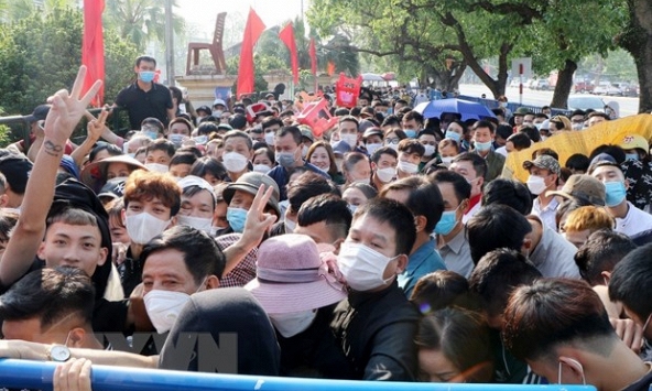 Hàng ngàn người xếp hàng sớm mua vé trận U23 Việt Nam-U23 Indonesia