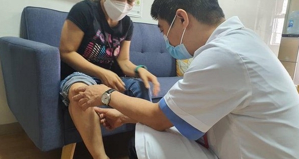 Một phụ nữ ở Hà Nội bị tai biến nặng sau khi tiêm chất làm thẳng chân