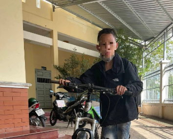 Cậu bé 13 tuổi trốn nhà đạp xe từ TP.HCM xuống Cần Thơ để đi thăm bạn gái quen qua Zalo
