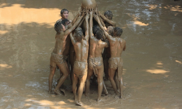 Nét độc đáo trong lễ hội vật cầu nước làng Vân