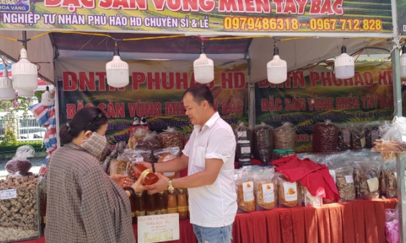 Chương trình quảng bá nông sản tỉnh Khánh Hòa & phiên chợ: Kẻ bán lẫn người mua đều vui như được mùa