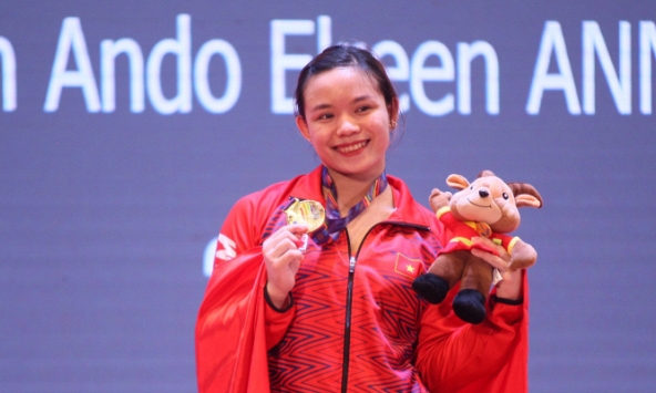 'Hot girl cử tạ' Phạm Hồng Thanh lập 3 kỷ lục SEA Games, phấn đấu giành vé dự Olympic Paris 2024