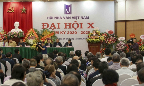 Đại biểu Quốc hội đề xuất tặng danh hiệu NSND, NSƯT cho kiến trúc sư, nhiếp ảnh, người làm trong lĩnh vực văn học