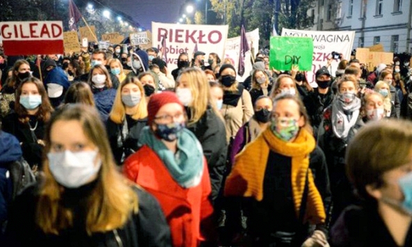 Phụ nữ Ukraine gặp khó với luật cấm phá thai của Ba Lan