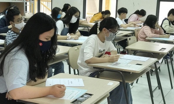 Học sinh Hà Nội căng thẳng bước vào kỳ thi lớp 6 