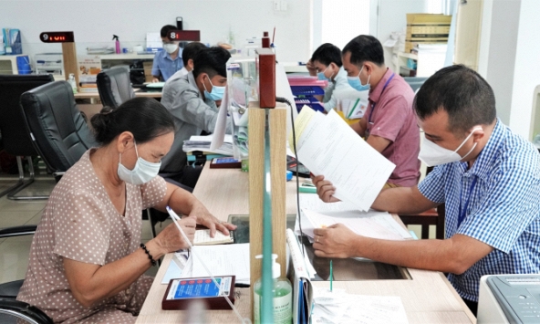 Người dân TP.HCM ra phường nào cũng có thể trích lục giấy kết hôn, khai sinh