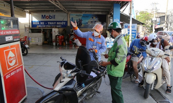 Chủ tịch Quốc hội yêu cầu rà soát lại thuế, phí xăng dầu 