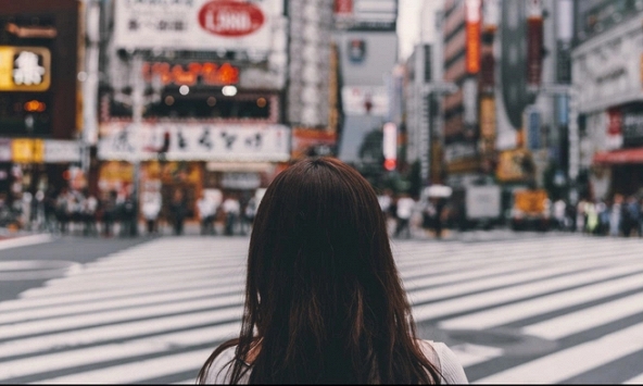 Thủ đoạn 'săn mồi' của ngành công nghiệp phim khiêu dâm tại Nhật Bản