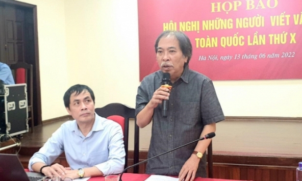 Hội Nhà văn từ chối nhận hỗ trợ vé máy bay của Hà Nội vì đã quá muộn