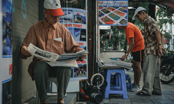 Hoài niệm xưa cũ trên những sạp báo giấy