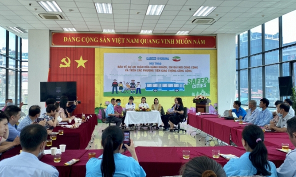 Hà Nội: Bảo vệ hành khách và trẻ em gái trên các phương tiện giao thông công cộng