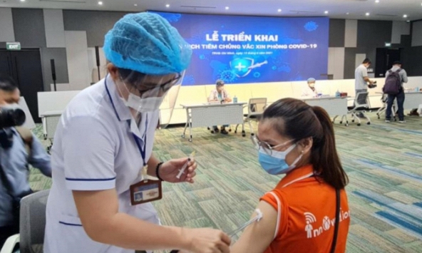 TP.HCM gửi tin nhắn nhắc từng người dân tiêm vắc xin Covid-19