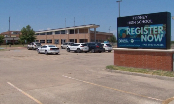 Trường ở Mỹ cấm học sinh mặc váy 