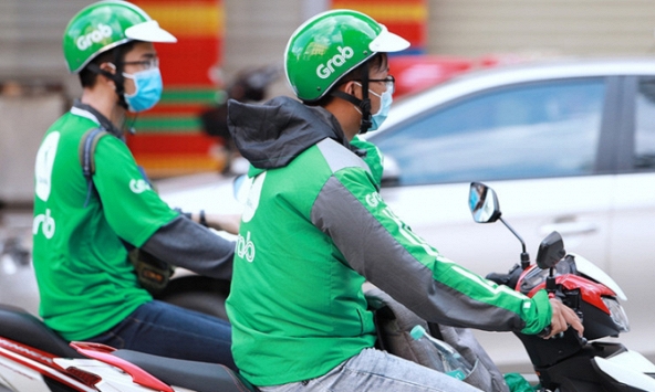 Cước đã tăng cao ngất, Grab lại thu thêm phí nắng nóng đến 5.000 đồng mỗi chuyến xe 