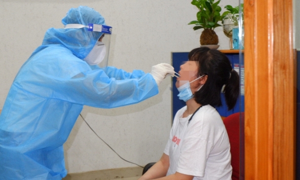 Chốt giá xét nghiệm nhanh Covid-19 tại TP.HCM là 11.200 đồng