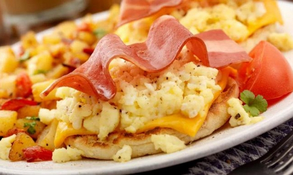 Nghiên cứu phát hiện một chế độ ăn phổ biến có thể gây teo não, trầm cảm