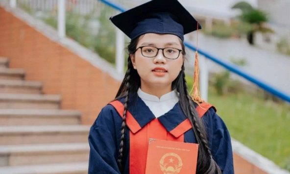 Nữ sinh Hà Nội đỗ thủ khoa cả 3 trường chuyên 