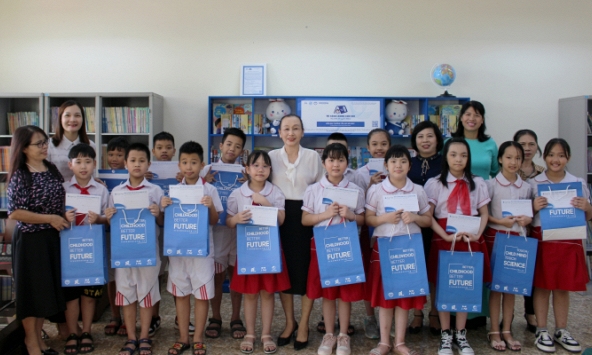 “Tủ sách xanh cho em”: nuôi dưỡng tâm hồn trẻ em đất mỏ