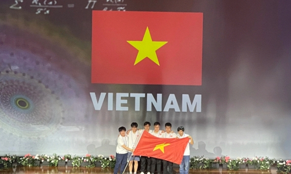 Việt Nam đoạt 2 huy chương Vàng Olympic Toán quốc tế với điểm tuyệt đối