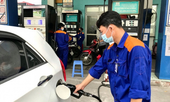 Bộ Tài chính đề xuất giảm 10% thuế nhập khẩu ưu đãi mặt hàng xăng