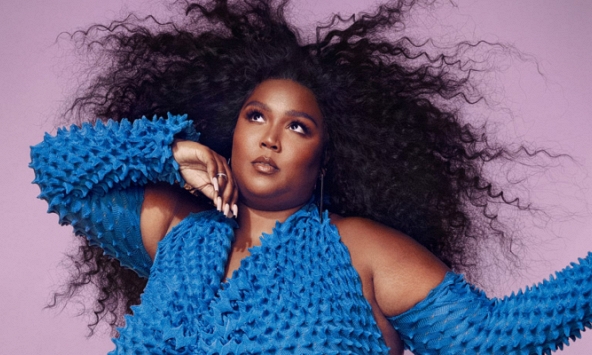 Ca sĩ ngoại cỡ với trang phục của Kim Kardashian trên tạp chí Elle gây xôn xao mạng xã hội