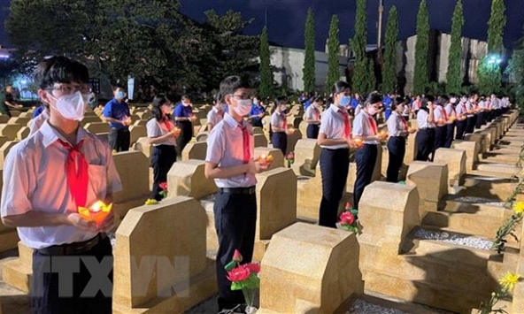 Tuổi trẻ cả nước thắp nến tri ân các anh hùng, liệt sỹ