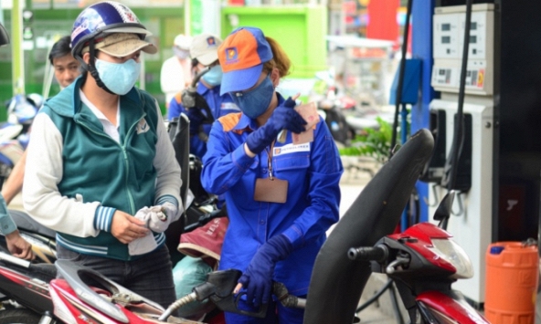 Giá xăng ngày mai có thể giảm về 24.000 đồng/lít