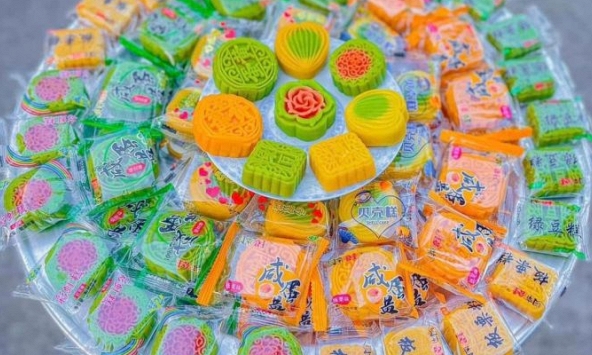 Bánh trung thu mini Trung Quốc giá vài nghìn đồng ồ ạt vào Việt Nam