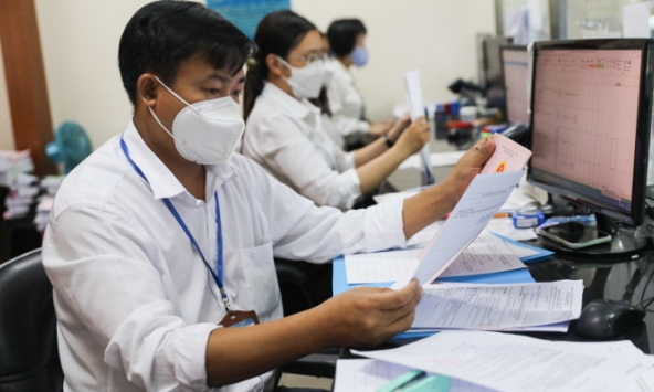 Chỉ trong 6 tháng đầu năm 2022, TP.HCM có hơn 6.000 cán bộ công chức, viên chức nghỉ việc