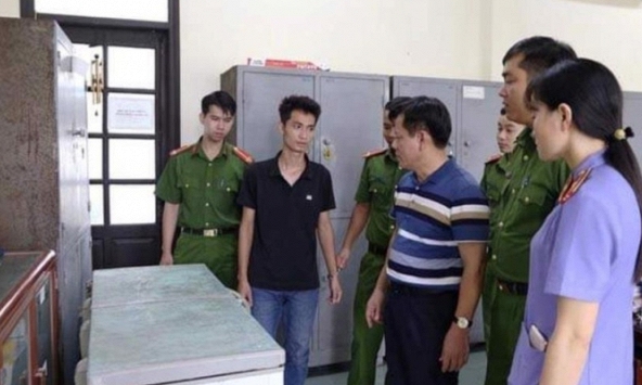 Hung thủ siết cổ bé trai 3 tuổi rồi nhét vào tủ bảo ôn: 'Tại vì cháu Đ. hỏi nhiều quá nên cháu cáu'