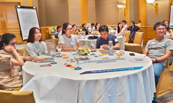 Du học sinh chật vật sau khi về nước