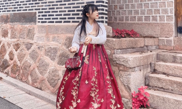 Nữ TikToker lên tiếng xin lỗi vụ 'không ăn được cá Việt Nam nhưng lại khen cá ở Hàn Quốc'