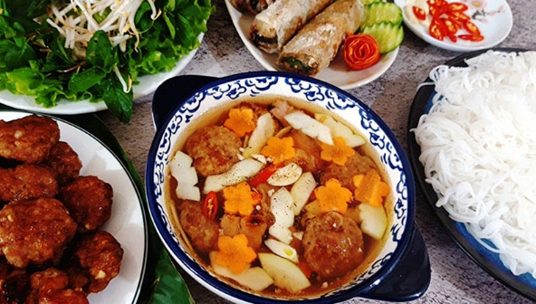 Món ngon cuối tuần: Đổi bữa với bún chả Hà Nội