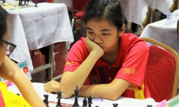 Chân dung nữ sinh trường THPT chuyên Hà Nội - Amsterdam thắng 7 kiện tướng và đại kiện tướng