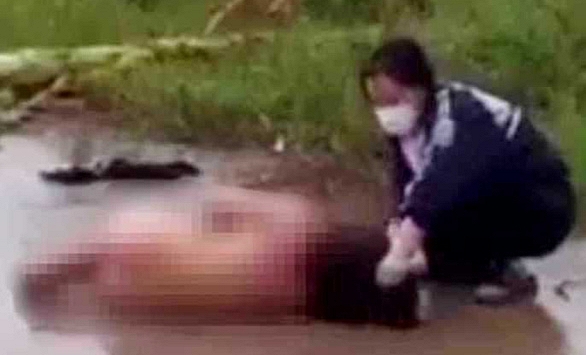 Khởi tố nữ sinh 16 tuổi hành hung, lột đồ bạn giữa đường