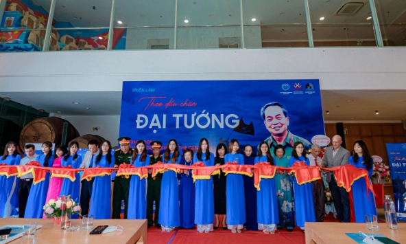 Triển lãm “Theo dấu chân Đại tướng” - Giáo dục truyền thống cách mạng anh hùng cho trẻ em vùng Mỏ Quảng Ninh