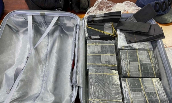 Hải quan TP.HCM phát hiện 1 triệu USD bị nhuộm đen ở sân bay Tân Sơn Nhất