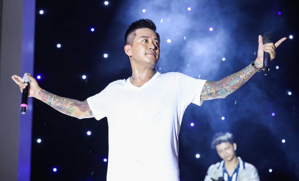 Ca sĩ Tuấn Hưng làm phó chủ tịch Hội Nghệ sĩ trẻ Hà Nội sau lùm xùm hát ở ban công