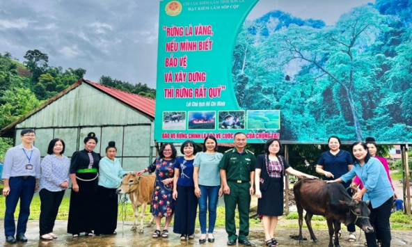 Hội Nữ trí thức Việt Nam hưởng ứng chương trình 'Đồng hành cùng phụ nữ biên cương' tại xã Nậm Lạnh