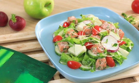 Món ngon dễ làm với salad cá hồi