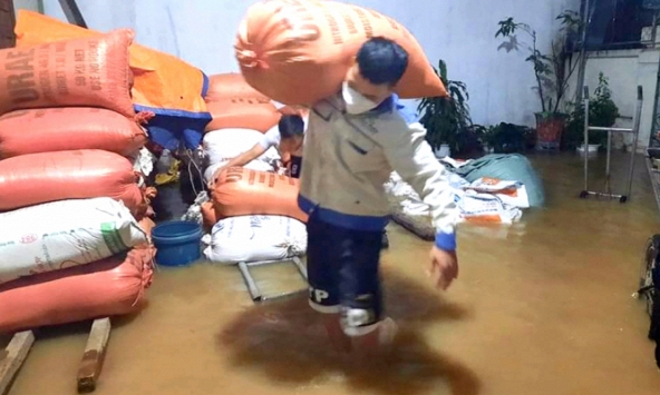 Sau bão Noru, người dân miền Trung lại cuống cuồng chạy lũ