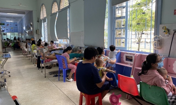 Trẻ nhập viện điều trị bệnh hô hấp tăng từng ngày tại TP.HCM