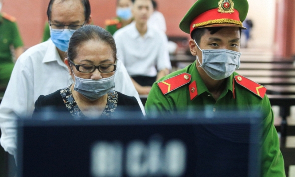 Vụ hoán đổi “đất vàng” ở TPHCM: Tòa yêu cầu triệu tập bác sĩ giám định tâm thần cho bà Bạch Diệp 