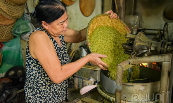 Cận cảnh quy trình sản xuất cốm tại làng cốm Mễ Trì