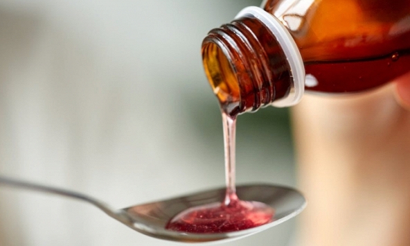 Ấn Độ lấy mẫu siro ho bị nghi liên quan đến cái chết của 66 trẻ em 