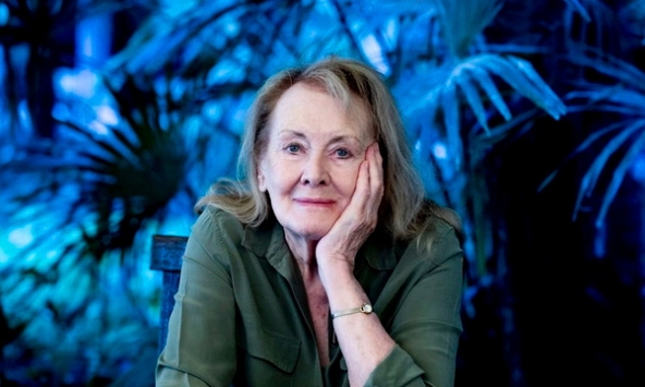 Nữ nhà văn Pháp giành giải Nobel Văn học nhờ tác phẩm lấy cảm hứng sáng tác từ bản thân mình