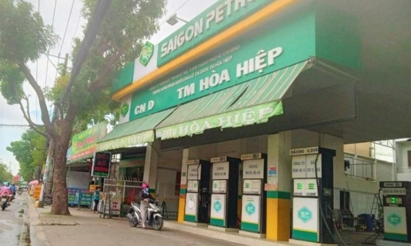 TPHCM: 54 cây xăng hết xăng, huy động 80 xe bồn bơm gấp trong đêm